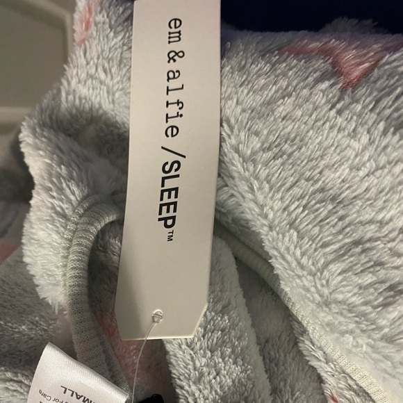 Fuzzy plush Pajama set! Lovely colors, front pocket, soft and comfortable. - Picture 4 of 5